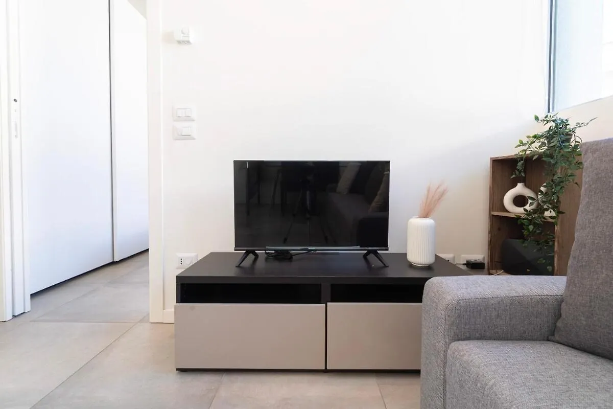 Monviso Sweet Apartment - Near Center - M5 Station Milão